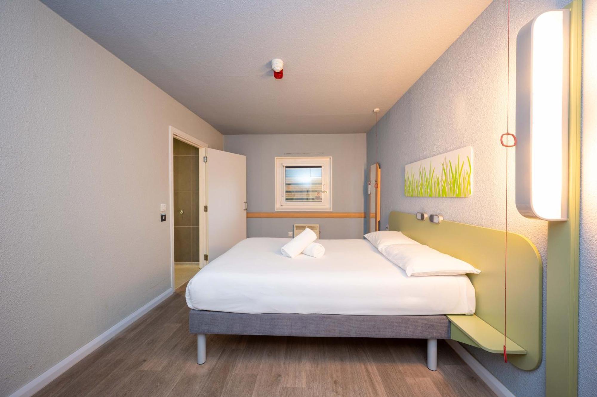 Ibis Budget London Barking Barking  Exterior photo